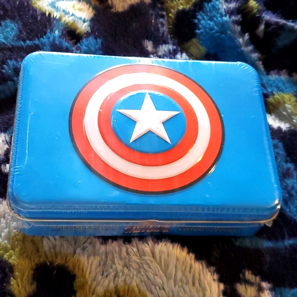 NEW Marvel Captain America playing card set in tin. - NEW / SEALED